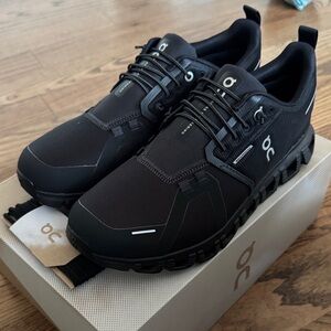 ON Women's Black Athletic Shoes